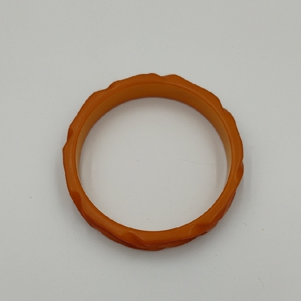 Vintage Carved Bakelite Bangle Bracelet - Picture 2 of 3
